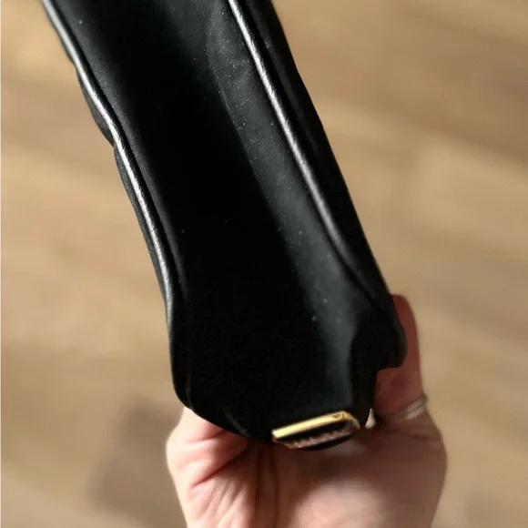 XOXO New York Elegant Black Shoulder Bag - Picture 5 of 10